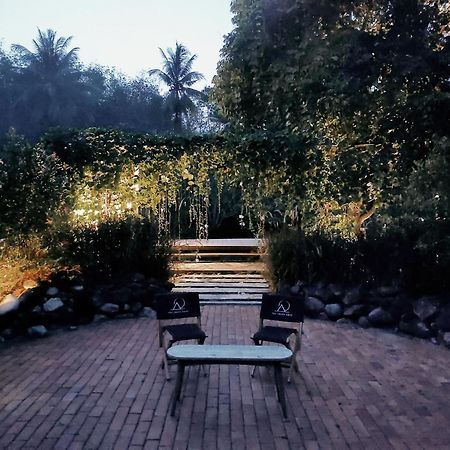 The Creek Haus Bed & Breakfast Lan Saka Exterior photo